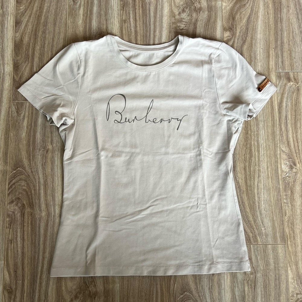 Burberry Women's Short Sleeve Tee in Cream